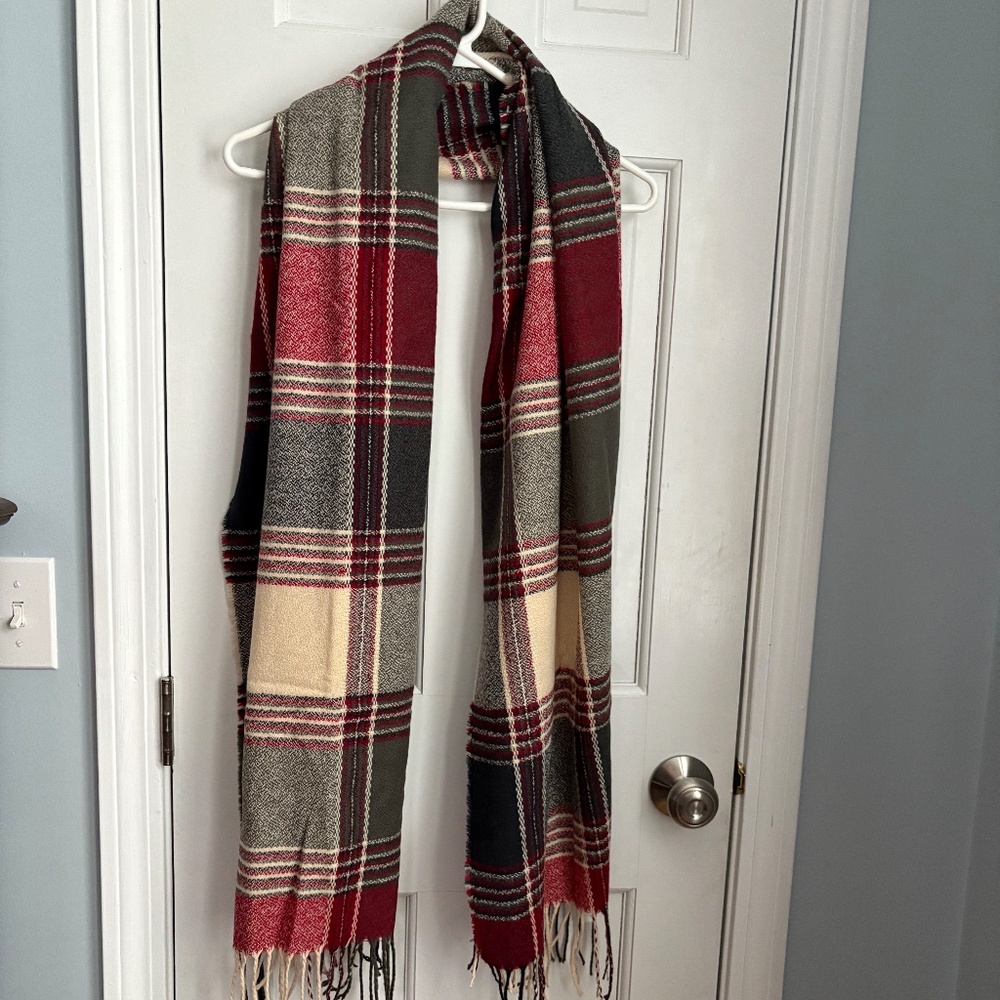 Warm + cozy blanket scarf/wrap. EUC!